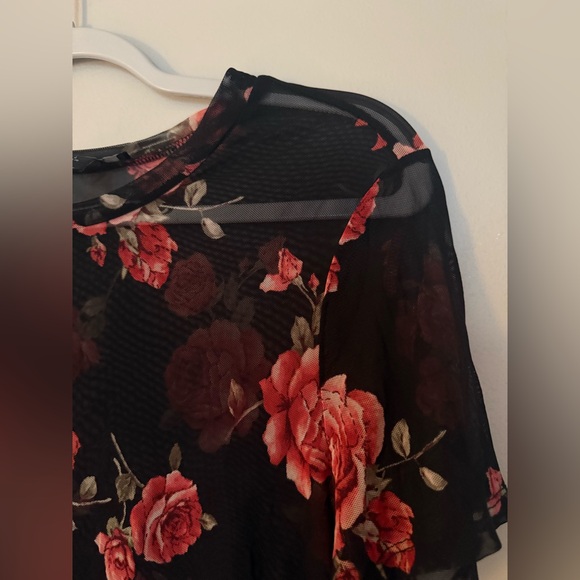 Forever 21 sheer floral top - Picture 2 of 4
